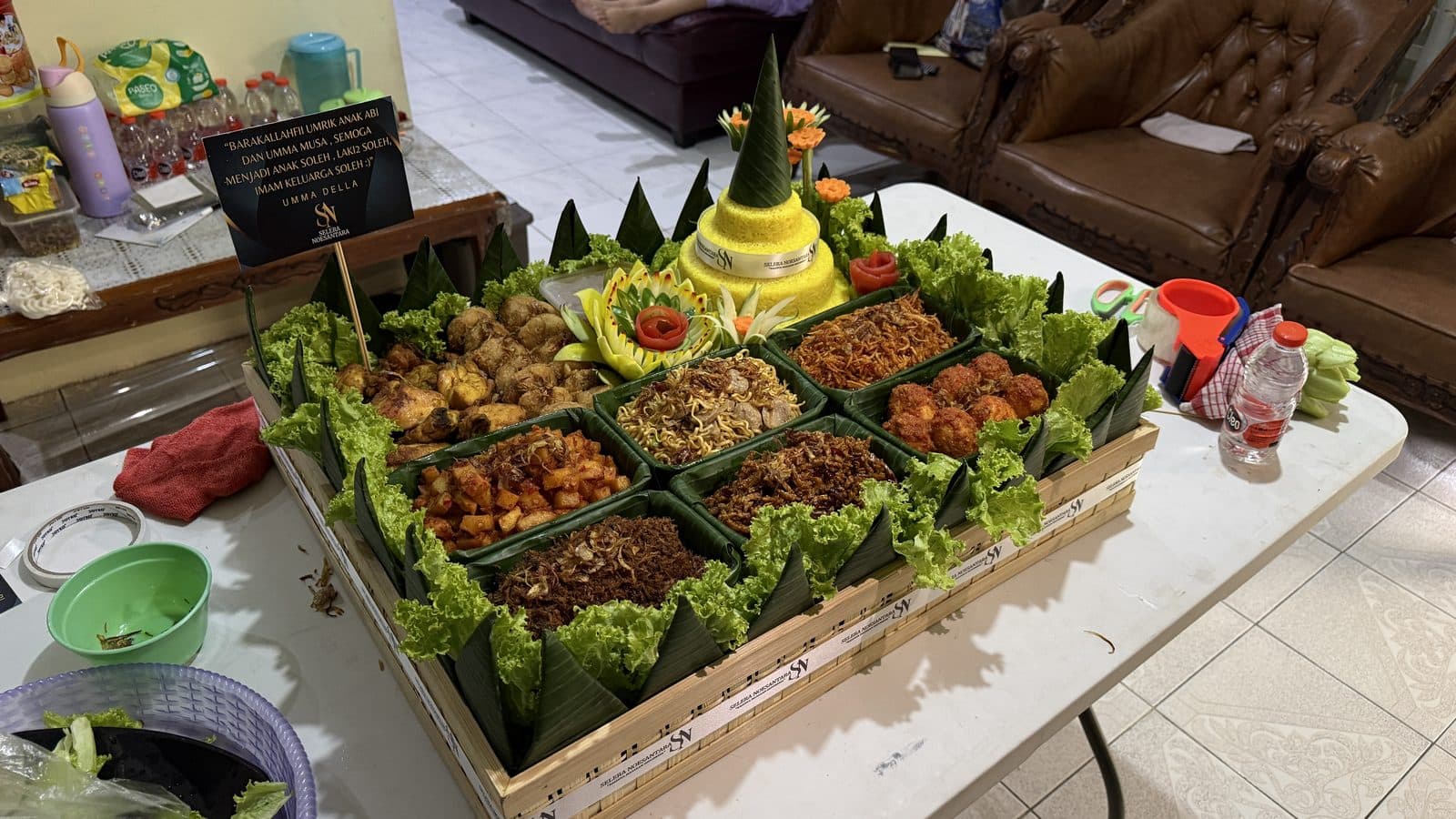 Tumpeng tampah di acara rumahan
