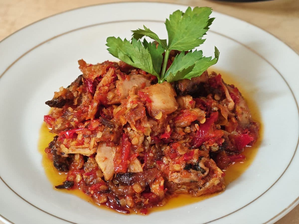 Sambal cakalang di piring